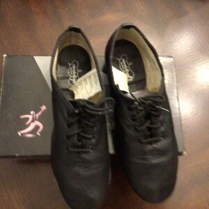 Women’s size 7 tap shoes